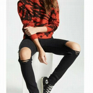 𝅺LEVI’S Premium 721 High Rise Skinny Black Busted Knees Jeans Size 25